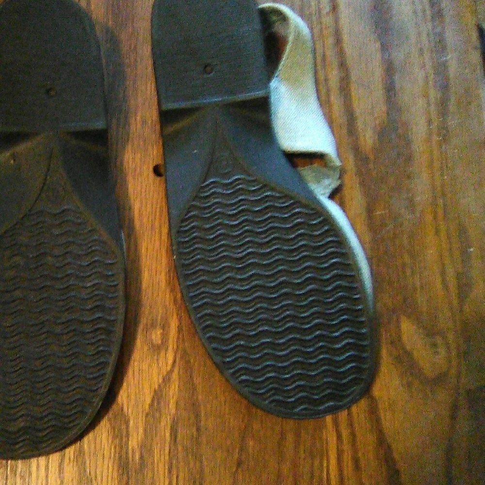 Shoes - Picture 2 of 4